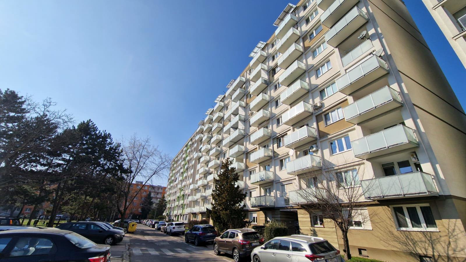 Predaj 3 izbový byt plus 2 x veľká loggia výborná dispozícia, 82 m2, Ružinov pri RETRE - Muškátová