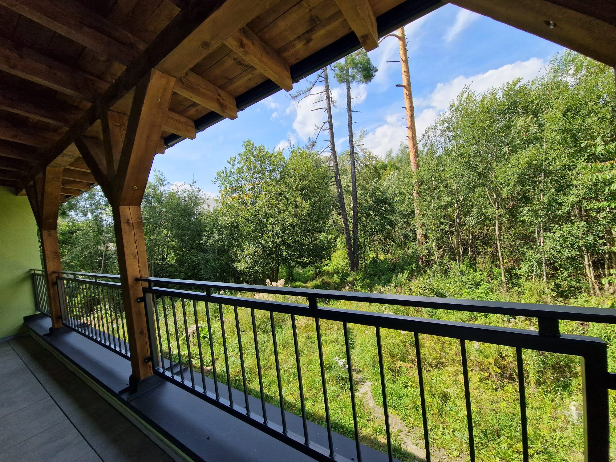 Predaj apartmán Vysoké Tatry 4 izbový 112 m2 + terasa + balkón s výhľadom na Tatry + parkovanie