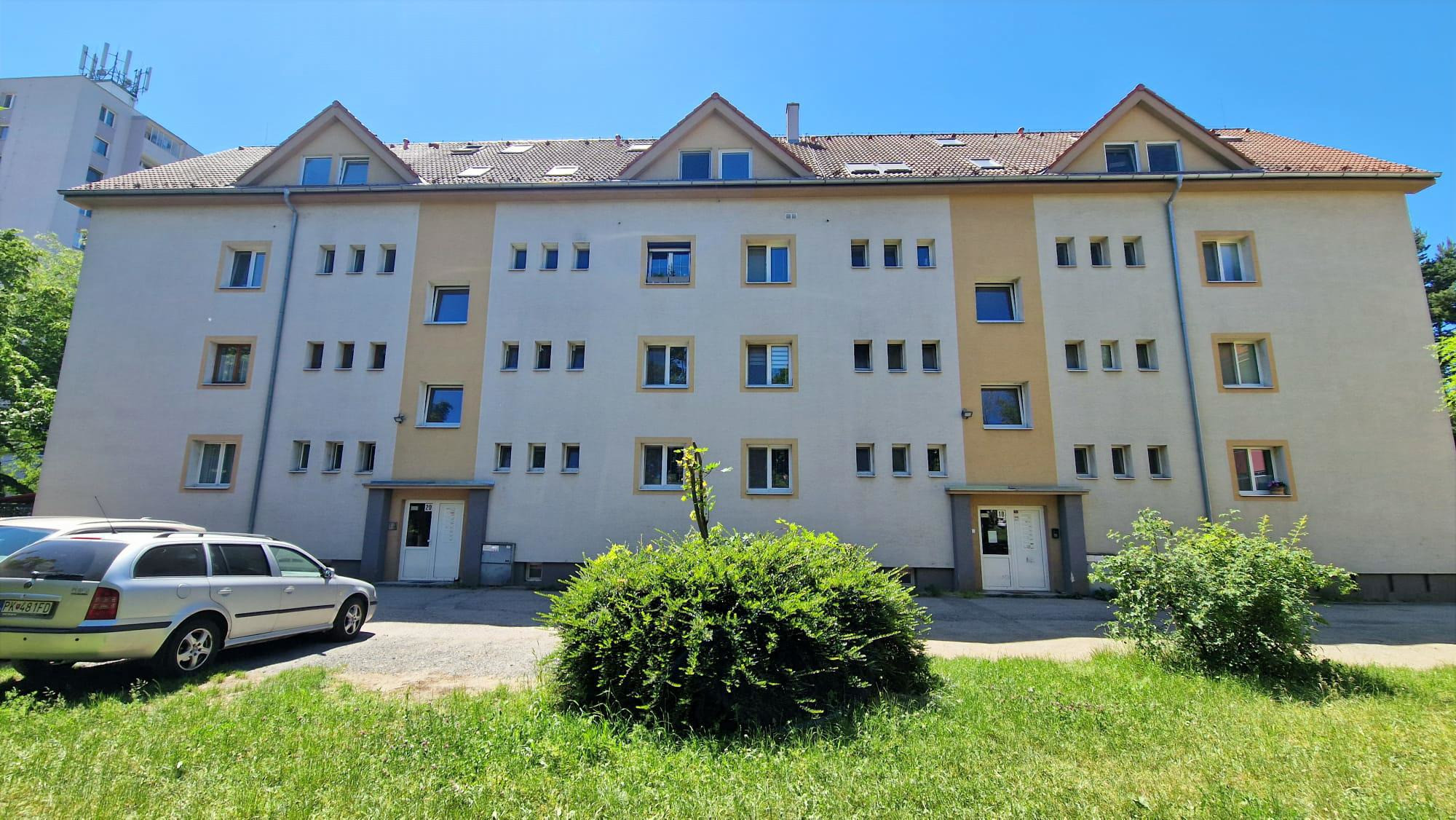 Predaj 4 izbová nadstavba mezonet 120 m2 s krbom a balkónom v Pezinku širšie centrum