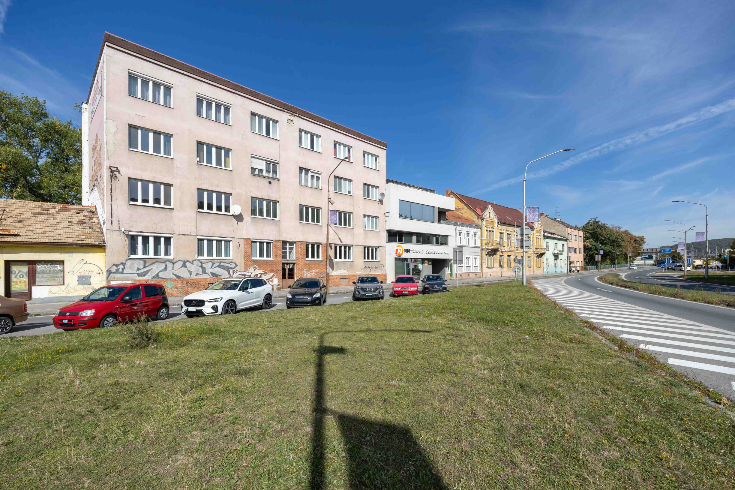 Predaj 4 izbový veľký byt v pôvodnom stave 125 m2 + terasa v centre Trenčína
