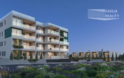 DOM na kľúč novostavba CYPRUS - PAPHOS poschodový 115 m2 s bazénom, 500 metrov k moru