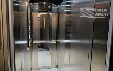 Predaj 3 izbový byt plus 2 x veľká loggia výborná dispozícia, 82 m2, Ružinov pri RETRE - Muškátová