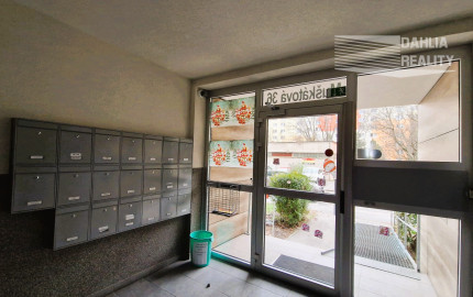 Predaj 3 izbový byt plus 2 x veľká loggia výborná dispozícia, 82 m2, Ružinov pri RETRE - Muškátová