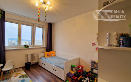 Predaj 3 izbový byt plus 2 x veľká loggia výborná dispozícia, 82 m2, Ružinov pri RETRE - Muškátová