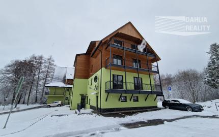Predaj apartmán Vysoké Tatry 4 izbový 112 m2 + terasa + balkón s výhľadom na Tatry + parkovanie