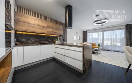 Predaj novostavba rodinný dom s parkovaním a so záhradou 150 m2 v Šenkviciach s výhľadom na Malé Karpaty