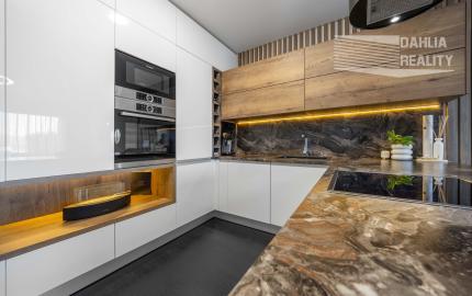 Predaj novostavba rodinný dom s parkovaním a so záhradou 150 m2 v Šenkviciach s výhľadom na Malé Karpaty