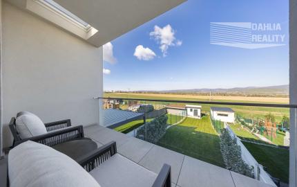 Predaj novostavba rodinný dom s parkovaním a so záhradou 150 m2 v Šenkviciach s výhľadom na Malé Karpaty