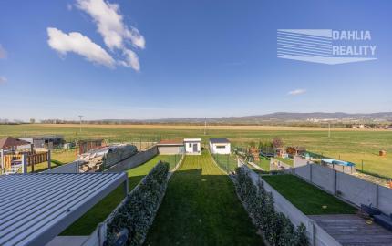 Predaj novostavba rodinný dom s parkovaním a so záhradou 150 m2 v Šenkviciach s výhľadom na Malé Karpaty