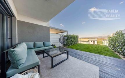 Predaj novostavba rodinný dom s parkovaním a so záhradou 150 m2 v Šenkviciach s výhľadom na Malé Karpaty