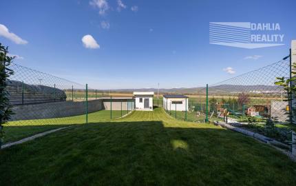 Predaj novostavba rodinný dom s parkovaním a so záhradou 150 m2 v Šenkviciach s výhľadom na Malé Karpaty