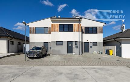 Predaj novostavba rodinný dom s parkovaním a so záhradou 150 m2 v Šenkviciach s výhľadom na Malé Karpaty