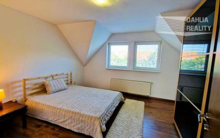 Predaj 4 izbový mezonetový byt s krbom a balkónom 120 m2 v Pezinku širšie centrum