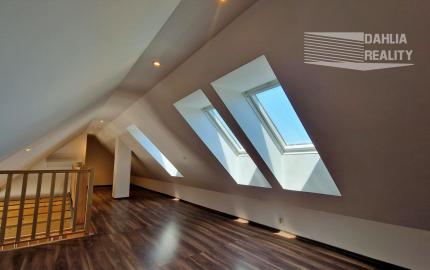 Predaj 4 izbový mezonetový byt s krbom a balkónom 120 m2 v Pezinku širšie centrum