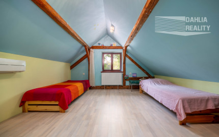 Predaj vidiecky rodinný dom  po rekonštrukcii s bazénom, garážou a pozemkom 800 m2 Vištuk