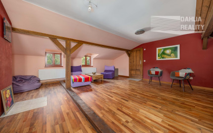 Predaj vidiecky rodinný dom  po rekonštrukcii s bazénom, garážou a pozemkom 800 m2 Vištuk