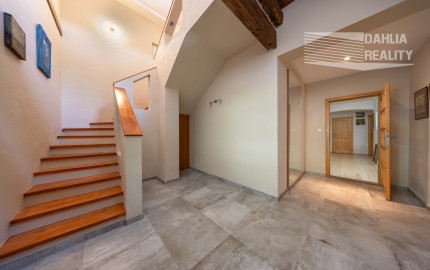 Predaj vidiecky rodinný dom  po rekonštrukcii s bazénom, garážou a pozemkom 800 m2 Vištuk