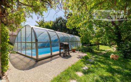 Predaj vidiecky rodinný dom  po rekonštrukcii s bazénom, garážou a pozemkom 800 m2 Vištuk