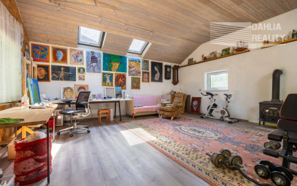 Predaj víkendový rodinný dom so stodolou + samostatný ateliér/posilňovňa + záhrada, pozemok celkom 2 699 m2 Vištuk