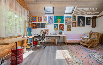 Predaj víkendový rodinný dom so stodolou + samostatný ateliér/posilňovňa + záhrada, pozemok celkom 2 699 m2 Vištuk