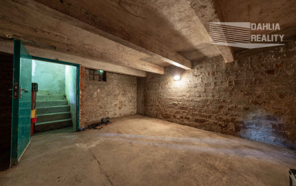 Predaj víkendový rodinný dom so stodolou + samostatný ateliér/posilňovňa + záhrada, pozemok celkom 2 699 m2 Vištuk