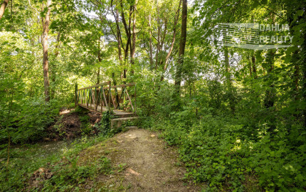 Predaj víkendový rodinný dom so stodolou + samostatný ateliér/posilňovňa + záhrada, pozemok celkom 2 699 m2 Vištuk