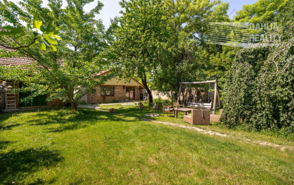 Predaj víkendový rodinný dom so stodolou + samostatný ateliér/posilňovňa + záhrada, pozemok celkom 2 699 m2 Vištuk