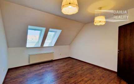 Predaj nadstavba mezonet byt zariadený 120 m2 s krbom a balkónom v Pezinku širšie centrum