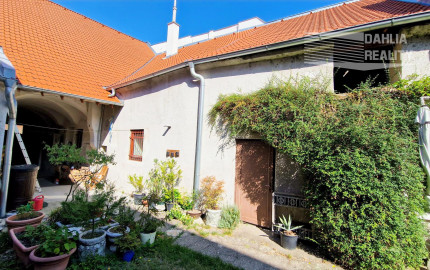 Predaj rodinný dom v Modre na Štúrovej ulici - v súčasnosti obchodný priestor s možnosťou parkovania a dvorom