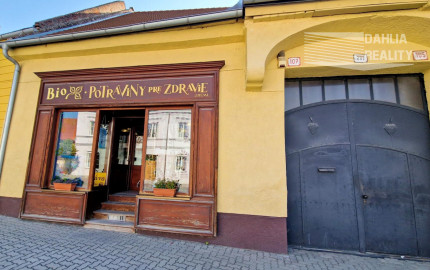 Predaj rodinný dom v Modre na Štúrovej ulici - v súčasnosti obchodný priestor s možnosťou parkovania a dvorom