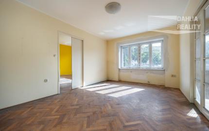 Predaj 4 izbový veľký byt v pôvodnom stave 125 m2 + terasa v centre Trenčína