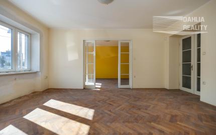 Predaj 4 izbový veľký byt v pôvodnom stave 125 m2 + terasa v centre Trenčína