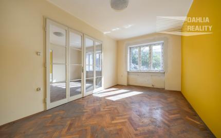 Predaj 4 izbový veľký byt v pôvodnom stave 125 m2 + terasa v centre Trenčína