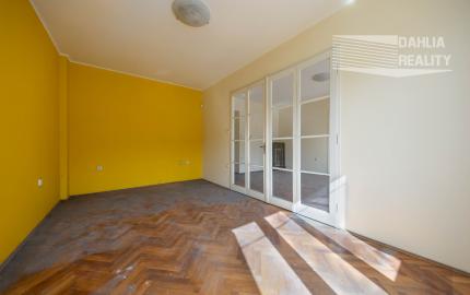 Predaj 4 izbový veľký byt v pôvodnom stave 125 m2 + terasa v centre Trenčína