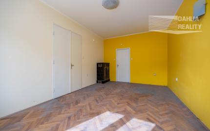 Predaj 4 izbový veľký byt v pôvodnom stave 125 m2 + terasa v centre Trenčína