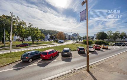 Predaj 4 izbový veľký byt v pôvodnom stave 125 m2 + terasa v centre Trenčína