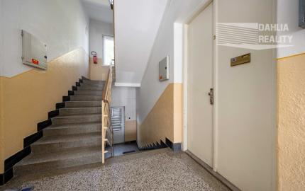 Predaj 4 izbový veľký byt v pôvodnom stave 125 m2 + terasa v centre Trenčína
