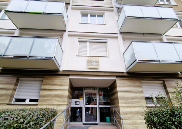 Predaj 3 izbový byt plus 2 x veľká loggia výborná dispozícia, 82 m2, Ružinov pri RETRE - Muškátová