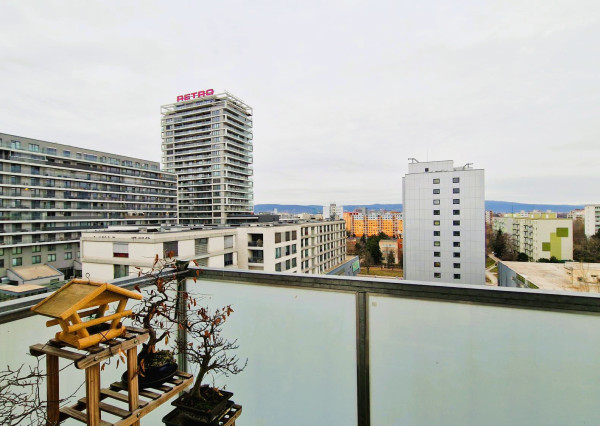 Predaj 3 izbový byt plus 2 x veľká loggia výborná dispozícia, 82 m2, Ružinov pri RETRE - Muškátová