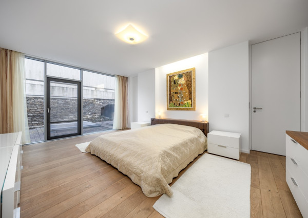 Exkluzívna VILA s panoramatickým výhľadom vo Svätom Jure - 5 izbová s terasou, átriom, krbom a pozemkom 6 616 m2