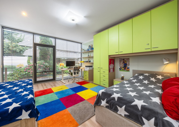 Exkluzívna VILA s panoramatickým výhľadom vo Svätom Jure - 5 izbová s terasou, átriom, krbom a pozemkom 6 616 m2