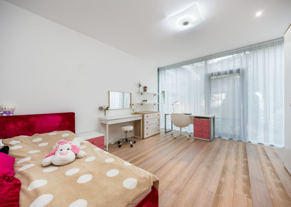 Exkluzívna VILA s panoramatickým výhľadom vo Svätom Jure - 5 izbová s terasou, átriom, krbom a pozemkom 6 616 m2