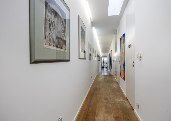 Exkluzívna VILA s panoramatickým výhľadom vo Svätom Jure - 5 izbová s terasou, átriom, krbom a pozemkom 6 616 m2