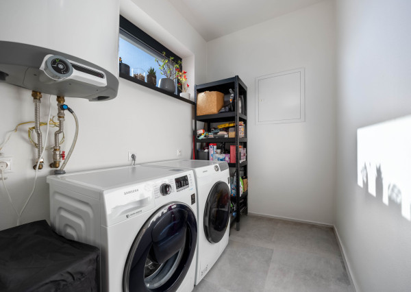 Predaj novostavba rodinný dom s parkovaním a so záhradou 150 m2 v Šenkviciach s výhľadom na Malé Karpaty