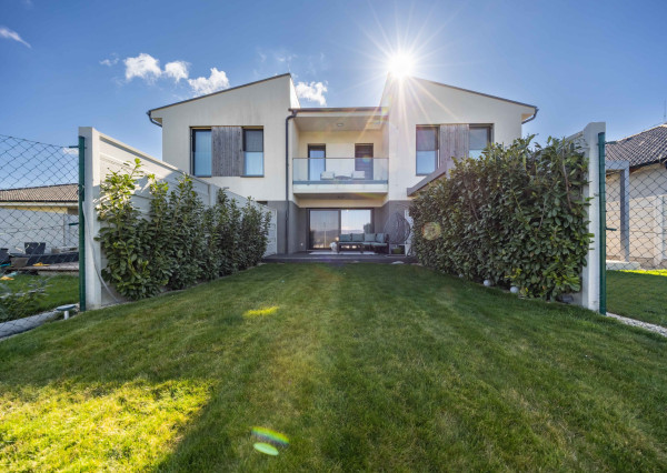 Predaj novostavba rodinný dom s parkovaním a so záhradou 150 m2 v Šenkviciach s výhľadom na Malé Karpaty