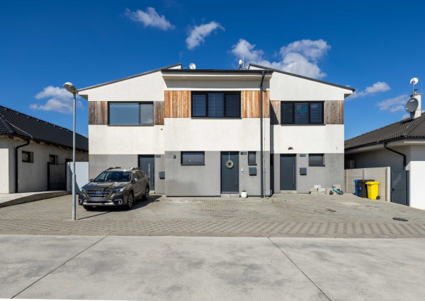 Predaj novostavba rodinný dom s parkovaním a so záhradou 150 m2 v Šenkviciach s výhľadom na Malé Karpaty