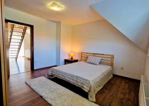 Predaj 4 izbový mezonetový byt s krbom a balkónom 120 m2 v Pezinku širšie centrum