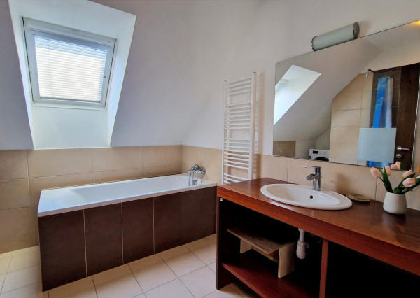 Predaj 4 izbový mezonetový byt s krbom a balkónom 120 m2 v Pezinku širšie centrum