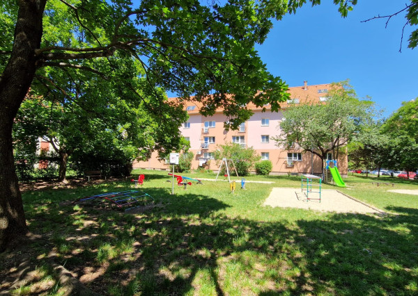 Predaj 4 izbový mezonetový byt s krbom a balkónom 120 m2 v Pezinku širšie centrum
