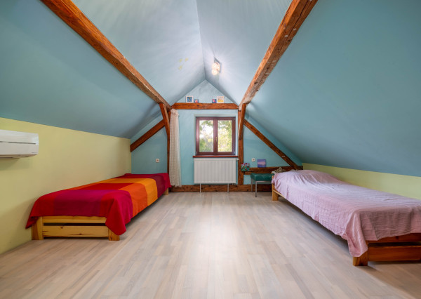 Predaj vidiecky rodinný dom  po rekonštrukcii s bazénom, garážou a pozemkom 800 m2 Vištuk